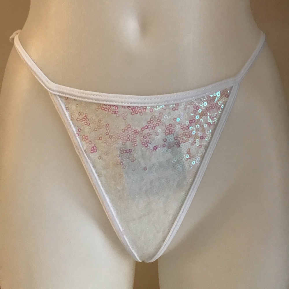 Bikini - Picture 3 of 6